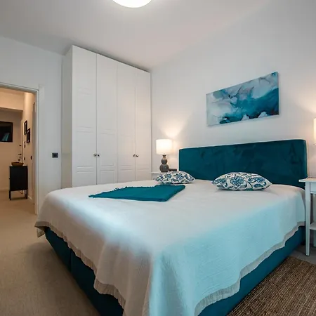 Apartment On The Sea On *